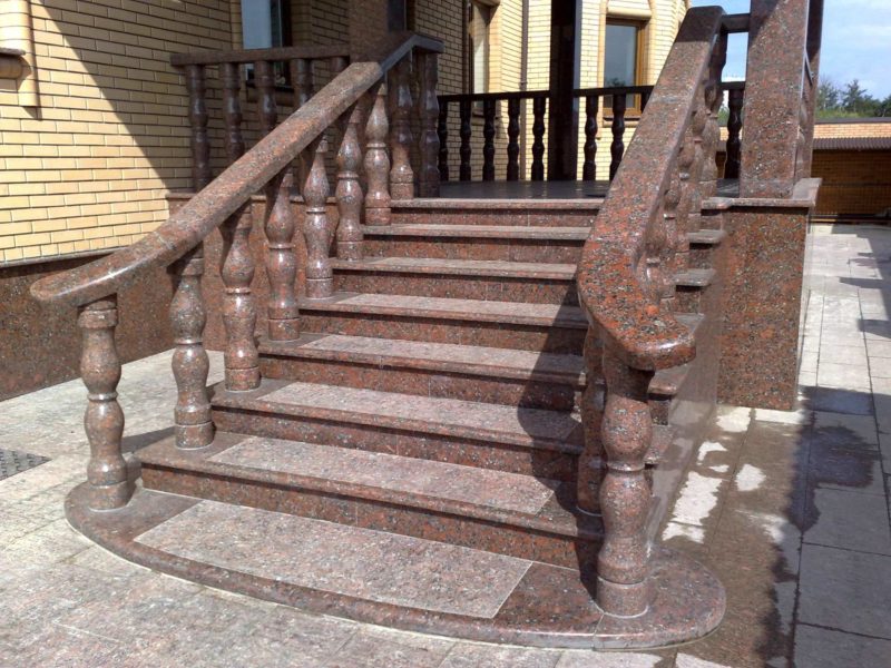 ступени из гранита